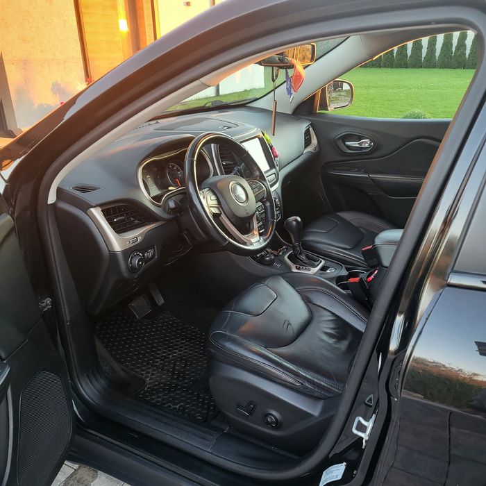 Jeep Cherokee  3.2 benzyna 272 KM