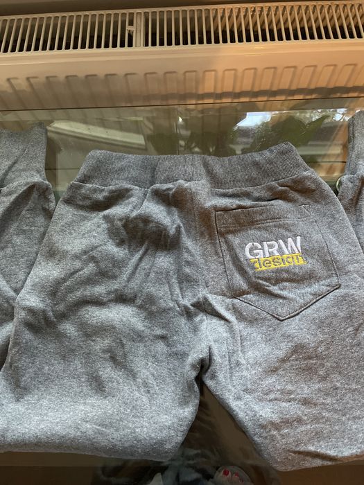 Spodnie dresowe roz M Grawitacja