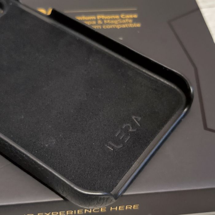 Чехол iLera NAPA Leather Case 1.0 для iPhone 15 Pro Max Black Magsafe