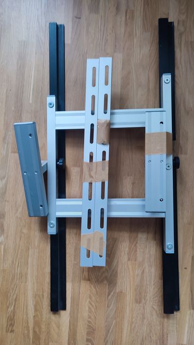 Wieszak ścienny do telewizora