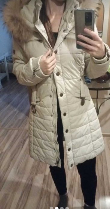 Kurtka Tiffi M noszona