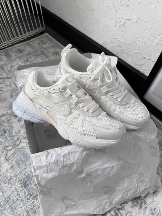 Nike V2K Runtekk White Flowers трендові жіночі кросівки найк в2к рантек