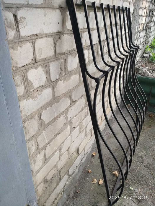 Продам металлические решетки на окна