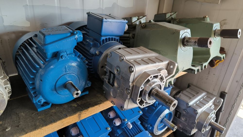2,2 квт 3 квт 4 квт. Електродвигун 380. Электродвигатель с редуктором.