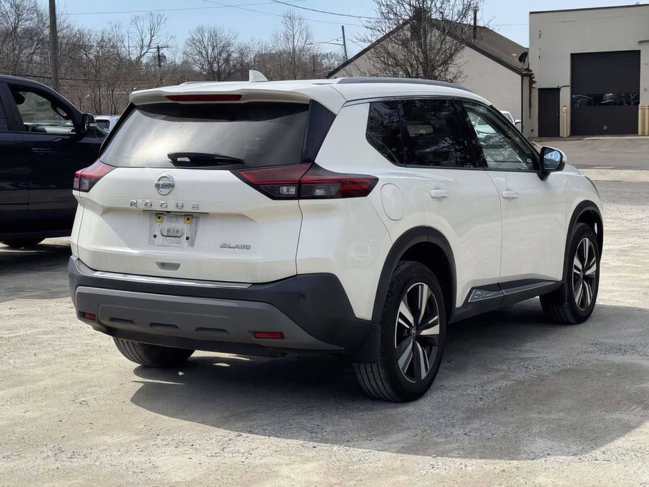 Nissan Rogue SL      2021