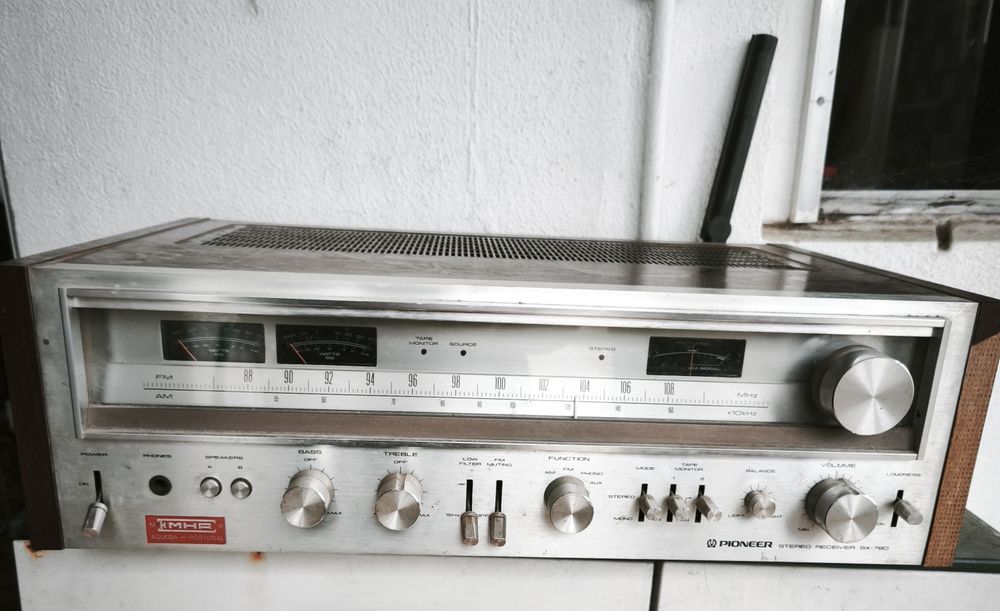 Amplificador com rádio Pioneer