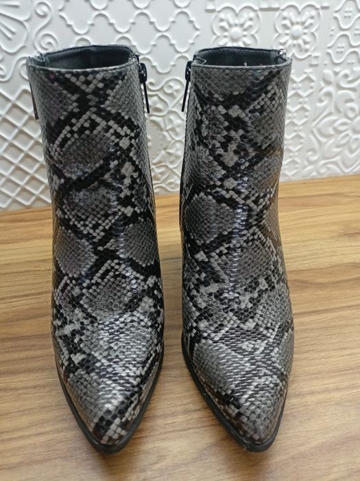 Botki damskie r. 39, wężowe, jak nowe