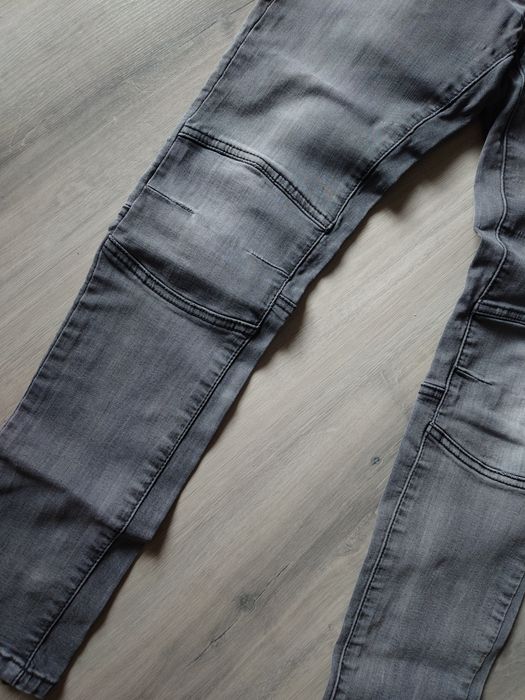 Włoskie jeansy szare biker moto przeszycia slim