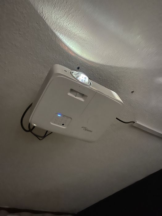 Projetor optoma + tela eletrica de 90 polegadas