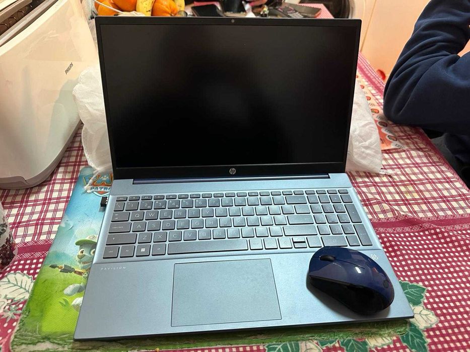 Portatil hp novo com garabtia e rato sem fio (novo] 700€ URGUENTE