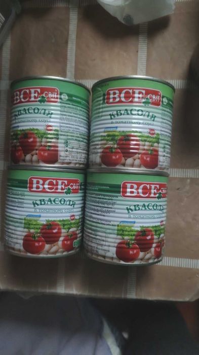 Курячі м'ясні консерви. Більше схожі по структурі на паштет. Квасоля "всесвіт".