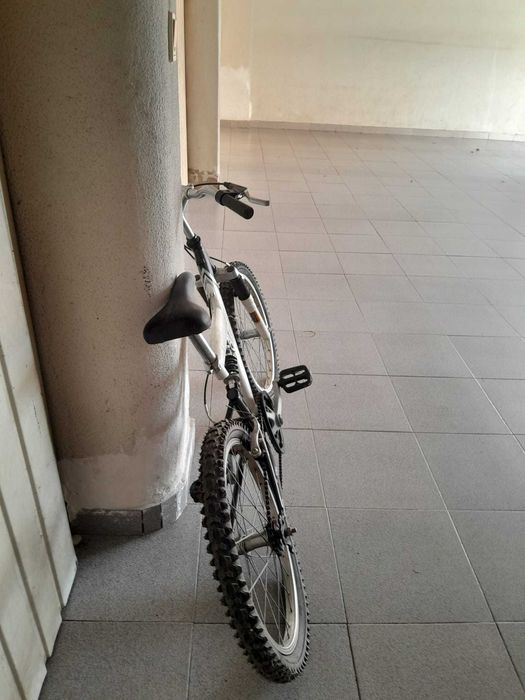 Bicicleta BTT com suspensão – bom estado