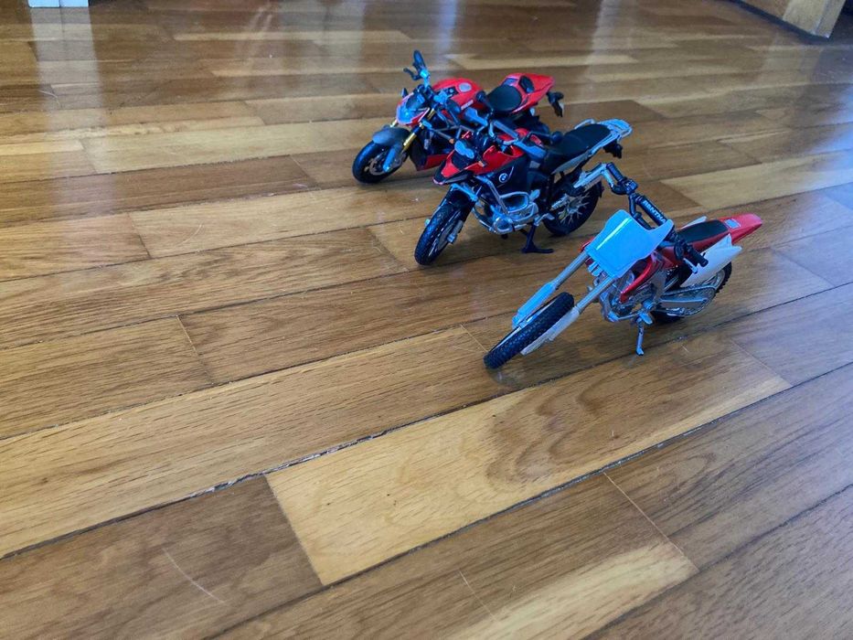 Lote 3 motas miniatura Maisto — Honda CRF, BMW GS e Ducati | modelos à escala