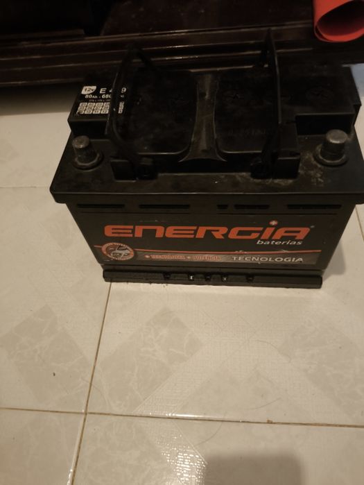 Bateria descarga lenta 80 amp recarregamento automático como  nova pouco uso