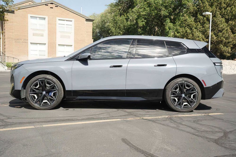 BMW iX xDrive50      2024