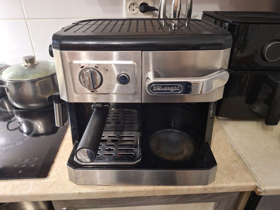 Кавомашина Delonghi ESAM  і рожкова
