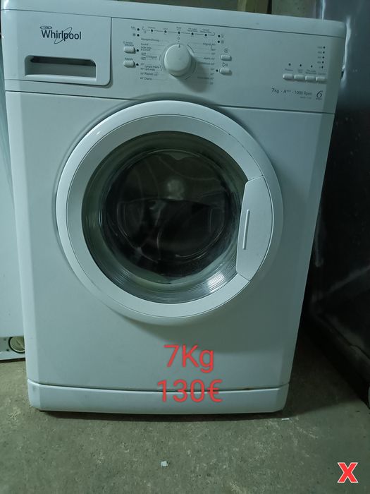 Várias máquinas de lavar roupa