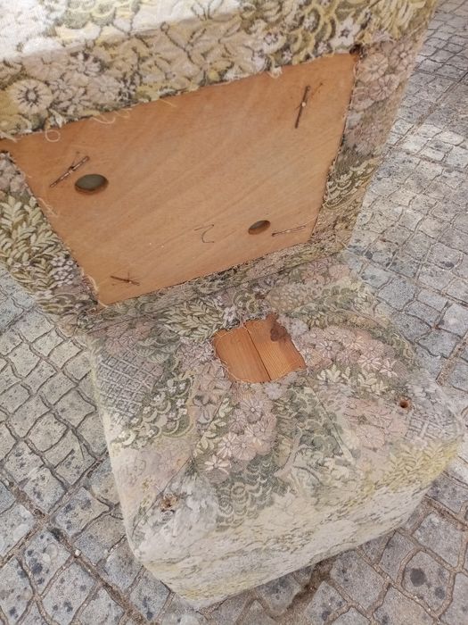 Banqueta forrada com tecido