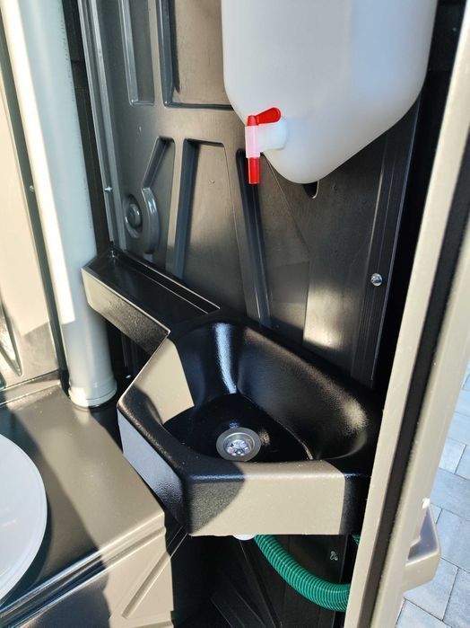 Toaleta przenośna ogrodowa na budowę na działkę do sadu budowlana