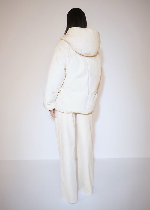 Продам пуховик Mango новий