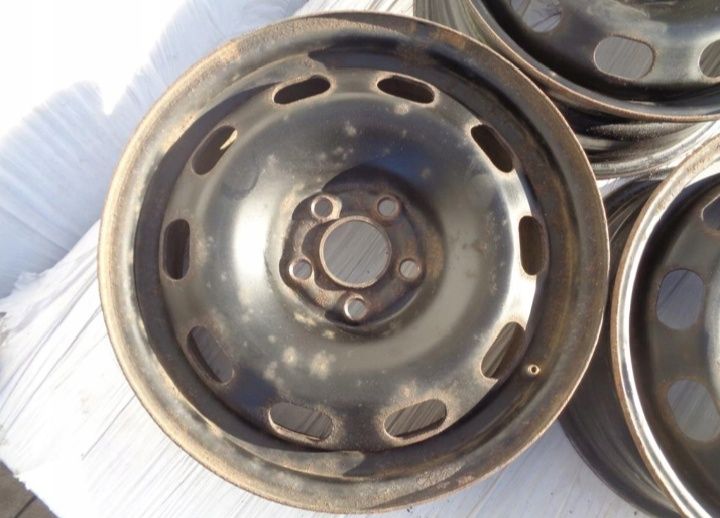 Sprzedam felgi stalowe 5*100 57piasta