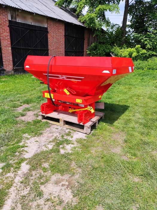 Rozsiewacz Kuhn ZSB 900
