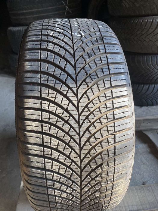 225.40.18 GoodYear 1шт БУ склад шины резина из Европы всесезон 40 R18