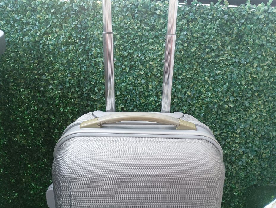 Mala de viagem tamanho médio dura