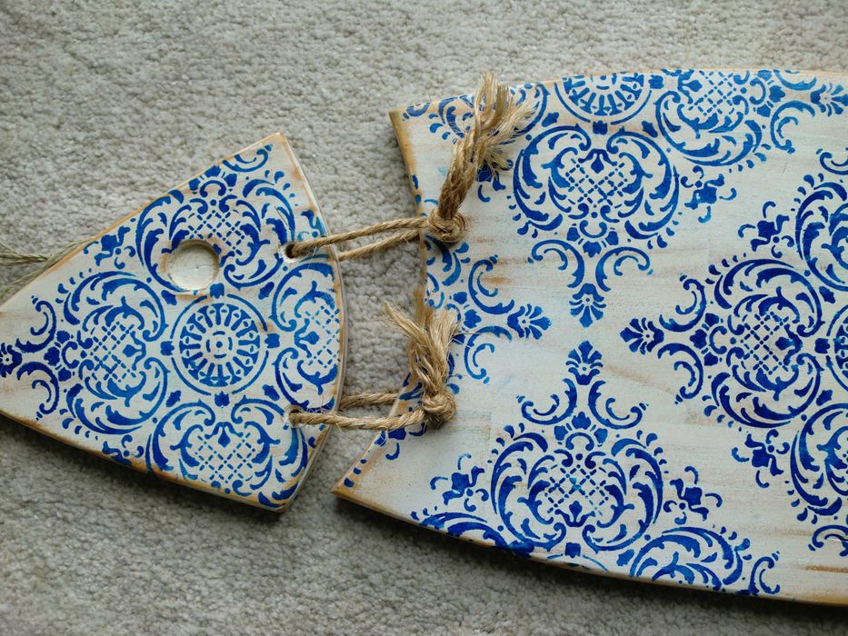 Sardinha azul de madeira