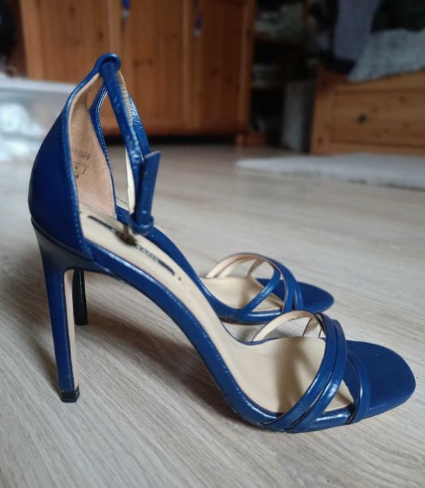 Sandałki na szpilce Zara 38 skóra nowe