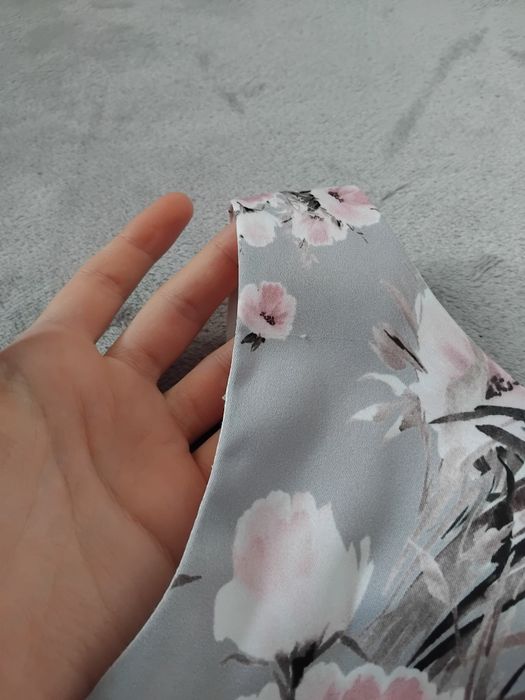 Szara rozkloszowana sukienka koktajlowa w kwiaty Urszula Szyk r. 34/36