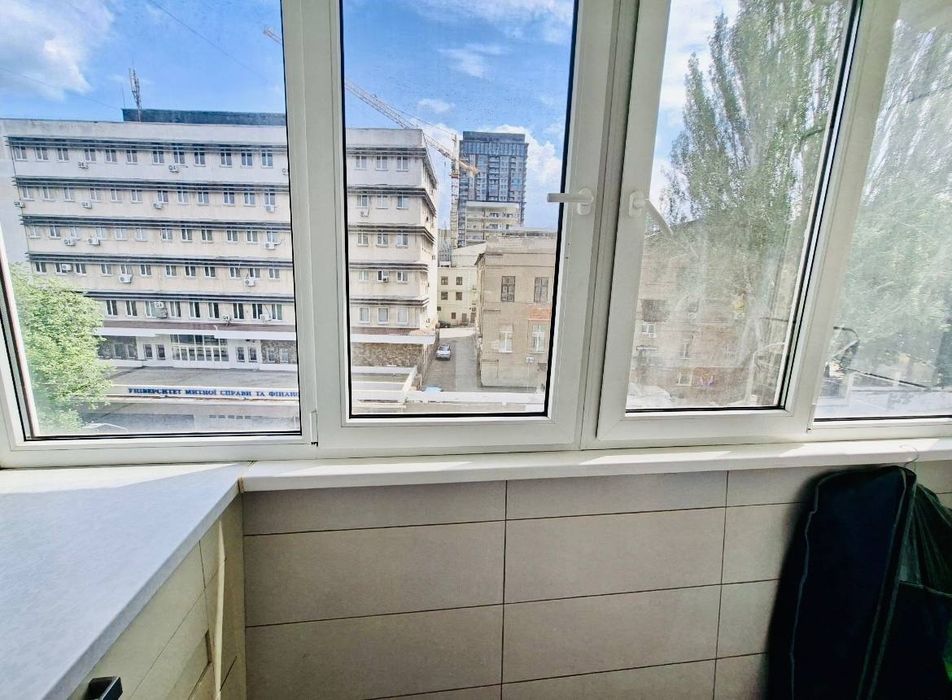 Продам квартиру на Вернадского (Дзержинского)