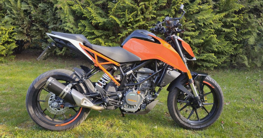 KTM DUKE 125 / 3000 tys kilometrów przebiegu jak nowy .