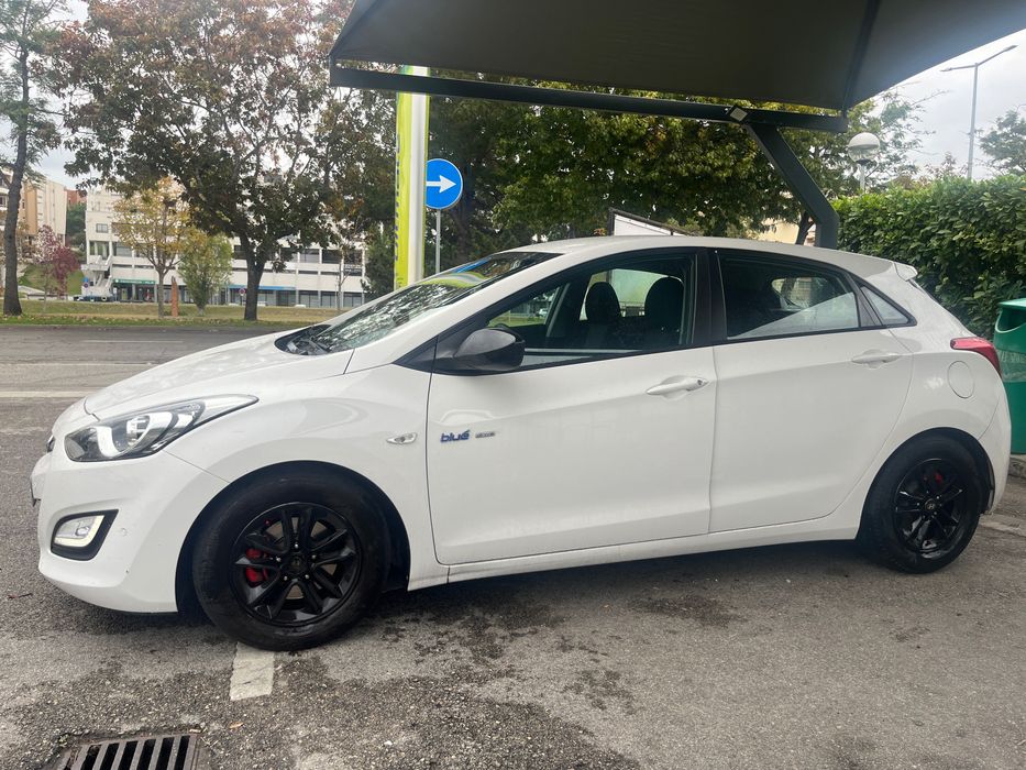 Hyundai i30 blue drive