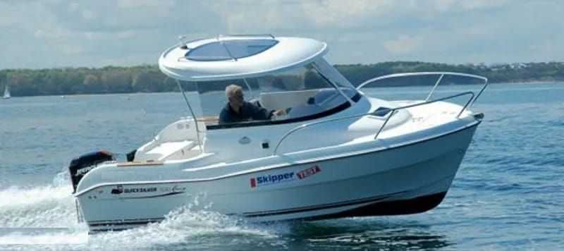 Łódka ŁÓDŹ kabinowa pilothouse 530