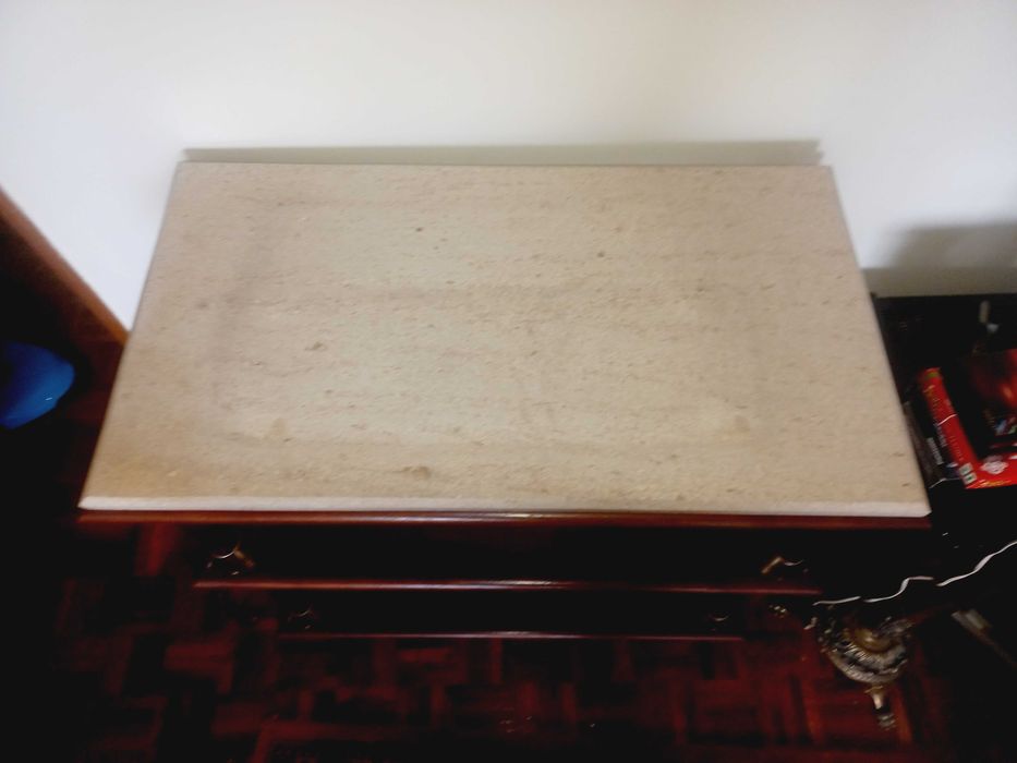 Movél tampo de pedra, com rodas, para Televisão, etc