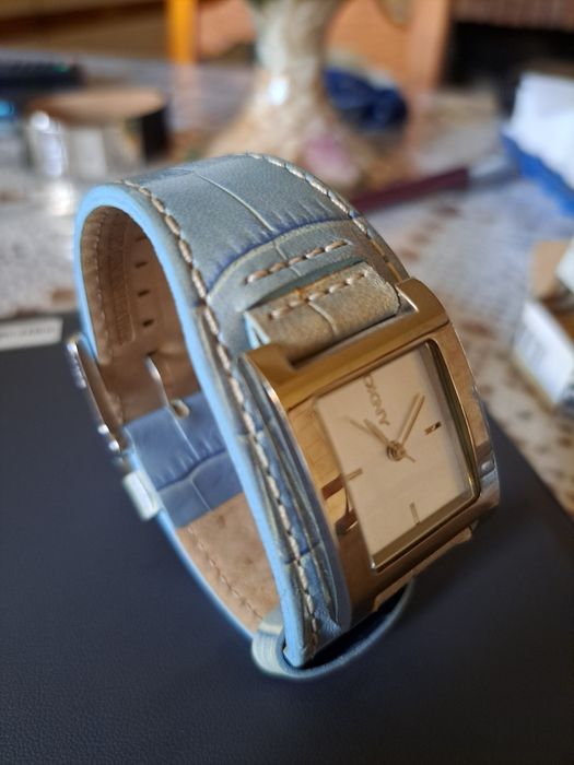 Relógio DKNY novo de ourivesaria que encerrou