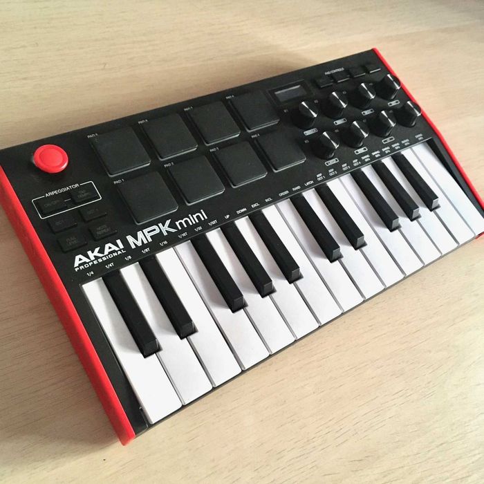 Controlador Akai MPK mini