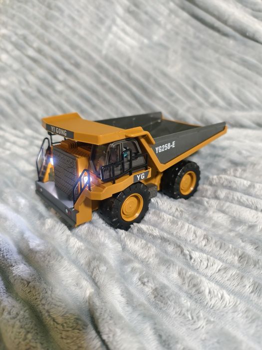 Самосвал на радиоуправлении, машинка на радиоуправлении