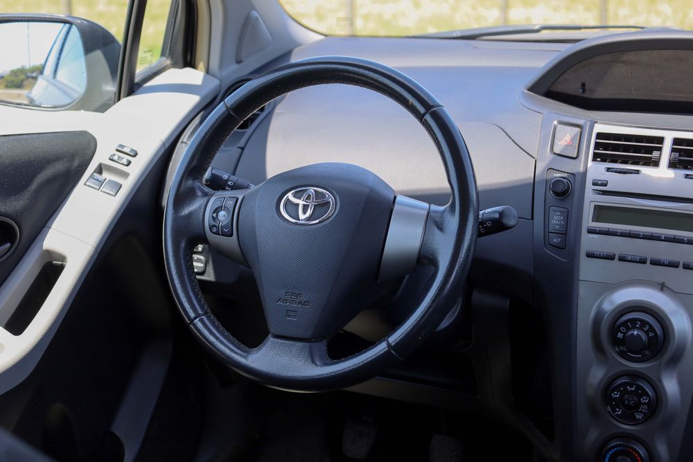 Toyota Yaris 1.0 VVT-i - Desde 90€ /mês