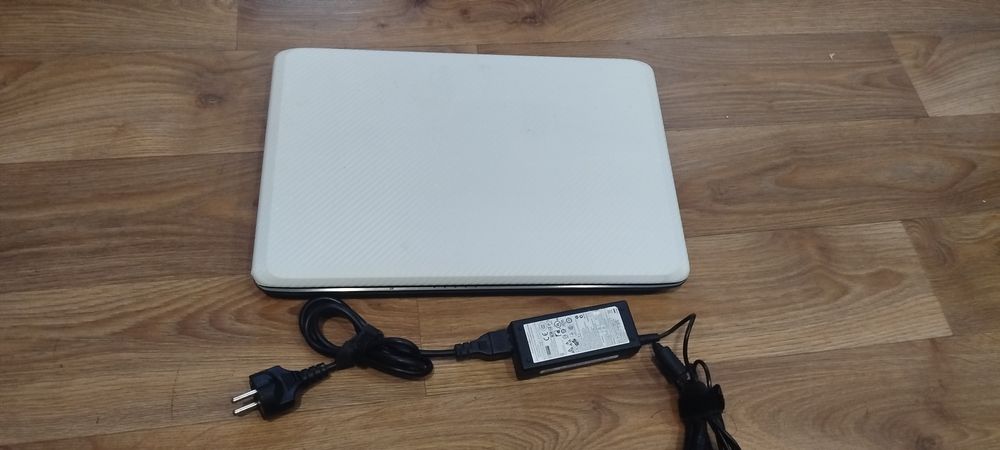 Ноутбук Samsung r523