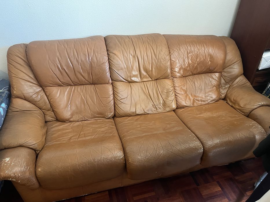 Sofá de 3 lugares em pele - cor caramelo
