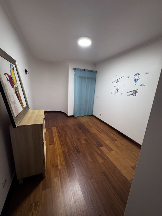 Aluga-se T2 semi-mobilado