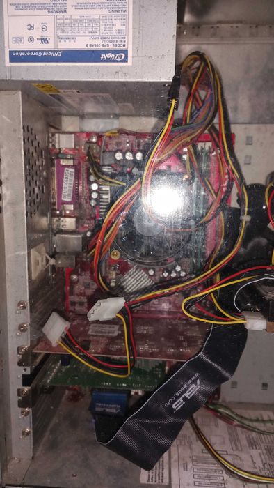 Системник Sempron 2500+ / 80Gb HDD / 512Mb DDR / GeForce4 MX440 64Mb