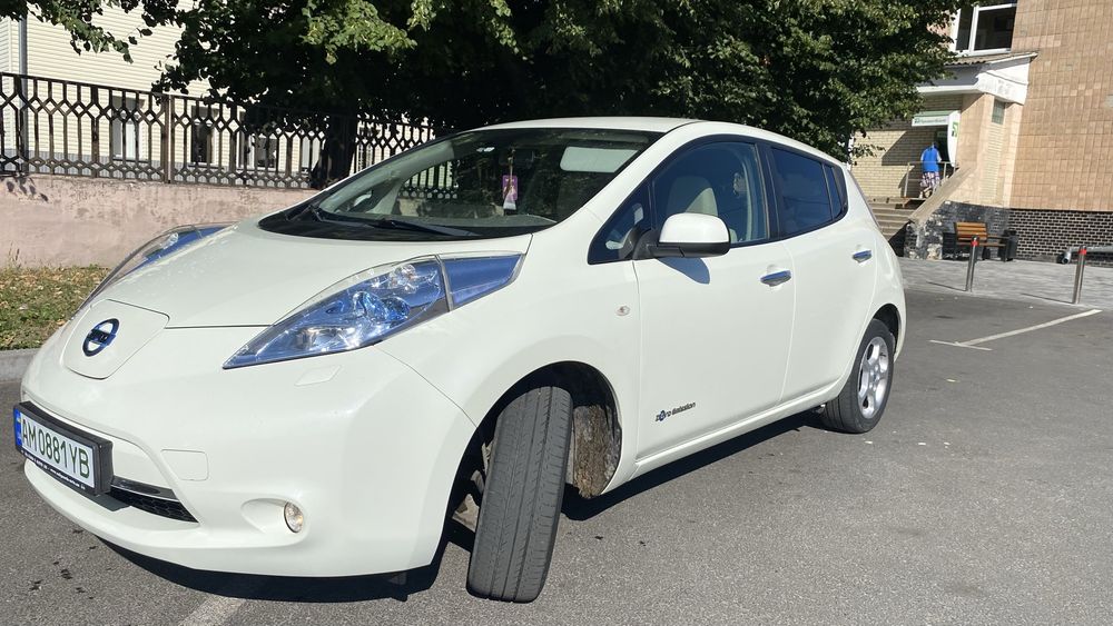 NISSAN LEAF 2012 рік