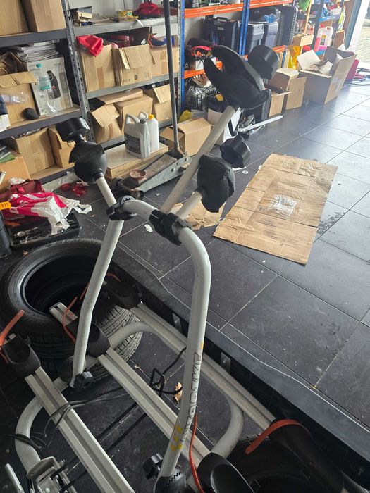 Vendo suporte para três Bicicletas para bola de Reboque