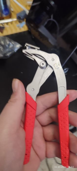 Клещи для снятия клипс