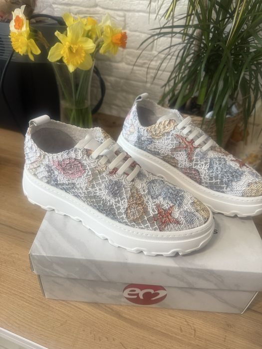 Обувь кожанные новые раз 41. Стелька 26,5