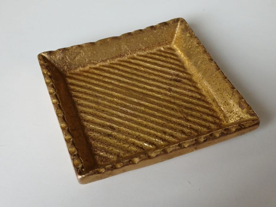 Prato metálico vintage para anéis de casamento