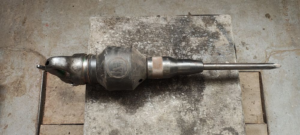 Młot wyburzeniowy, pneumatyczny